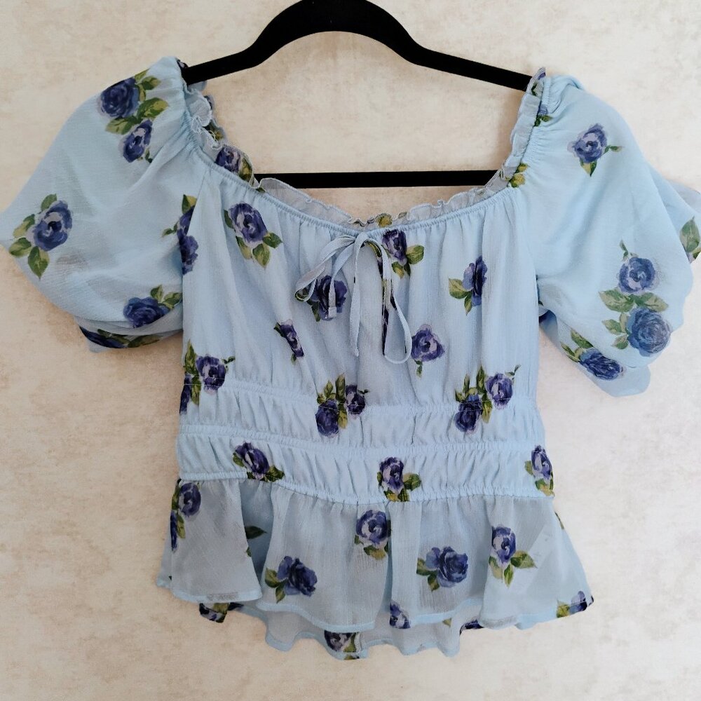 Francesca's Blue Floral Puff Sleeve Smocked Ruffle Crop Top Size Medium
